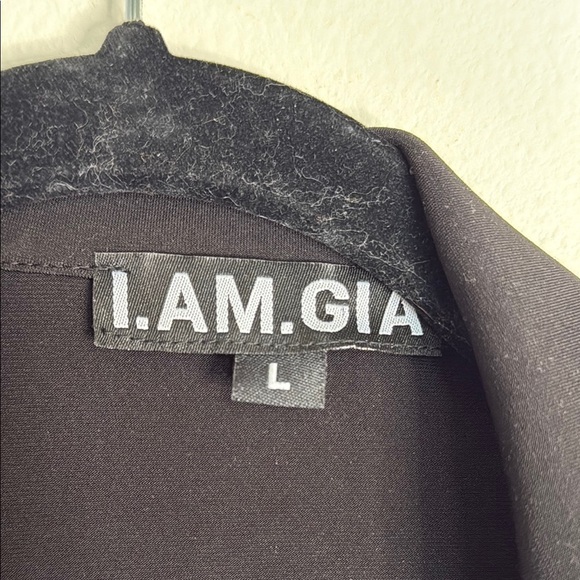 I.AM.GIA Black Flower Cut Out Wrap Top Size Large - Picture 2 of 5